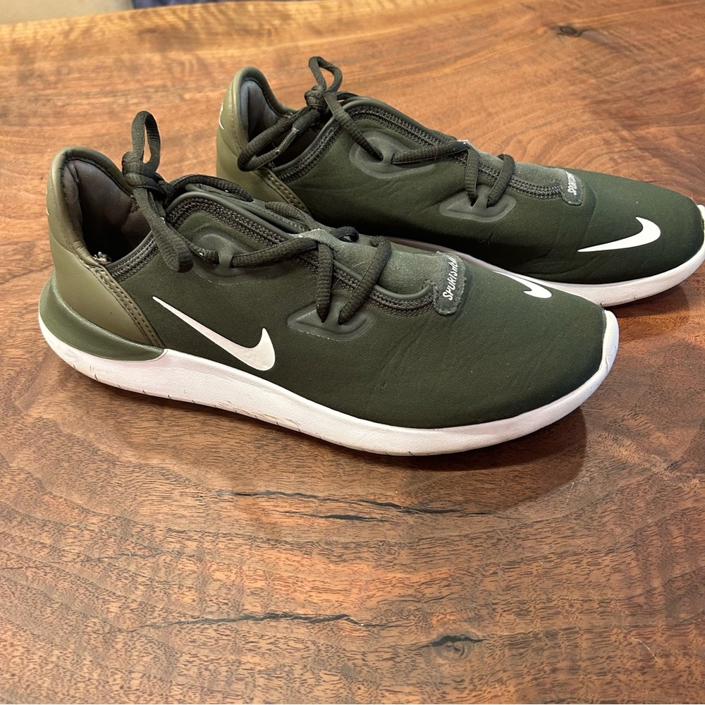 Nike Men’s 7.5 Olive Green Sportswear Shoes